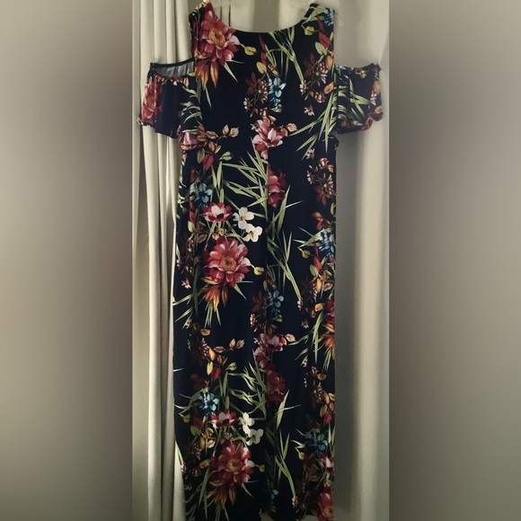connected apparel Dresses & Skirts - NWT Connected Apparel Plus Women’s Floral Print Polyester Maxi Dress; Size 24W